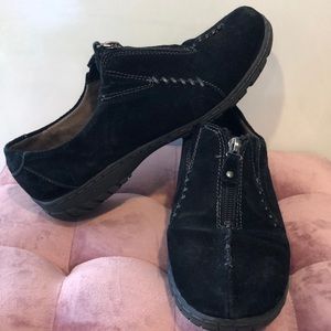 Naturalizer suede zip shoe